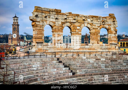 Verona, Italia. impero romano anfiteatro Arena, completata nel 30AD, la terza più grande al mondo. Foto Stock