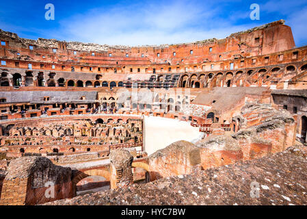 Roma, Italia. Colosseo Colosseo o Coloseo, Anfiteatro flaviano più grande mai costruito simbolo dell antica Roma città nell impero romano. Foto Stock