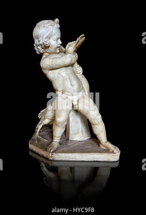 Statua romana di un ragazzo di strangolare un oca, copia romana della fine del III secolo ellenistica statua in bronzo attribuita a Boethos. Scavato da La Villa Foto Stock