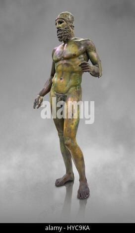 Il Bronzo di Riace statue greche cast circa 460 BC. Museo Nazionale della Magna Grecia, Reggio Calabria, Italia. Foto Stock