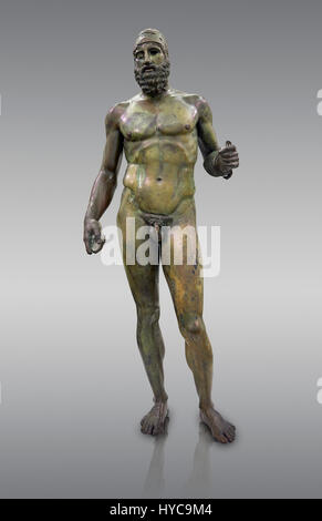 Il Bronzo di Riace statue greche cast circa 460 BC. Museo Nazionale della Magna Grecia, Reggio Calabria, Italia. Foto Stock