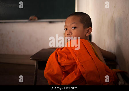 Giovane buddista a scuola, luang, prapang, Laos Foto Stock