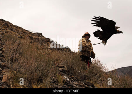 Eagle cacciatori a golden eagle festival, bayan olgii, Mongolia Foto Stock