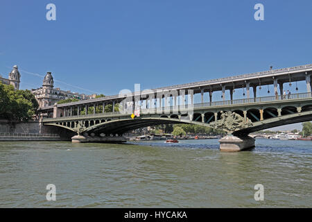 Il Pont de Bir-Hakeim (Bir-Hakeim) ponte sul Fiume Senna a Parigi, Francia. Foto Stock