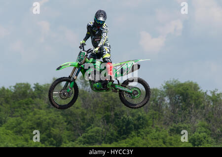 Gare su terreni accidentati, ogni anno si tengono presso l'ex terreno di prova 'DSU-25', Rostov-on-Don, in Russia, in tempi diversi, auto, moto, auto- Foto Stock