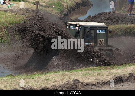 Gare su terreni accidentati, ogni anno si tengono presso l'ex terreno di prova 'DSU-25', Rostov-on-Don, in Russia, in tempi diversi, auto, moto, auto- Foto Stock