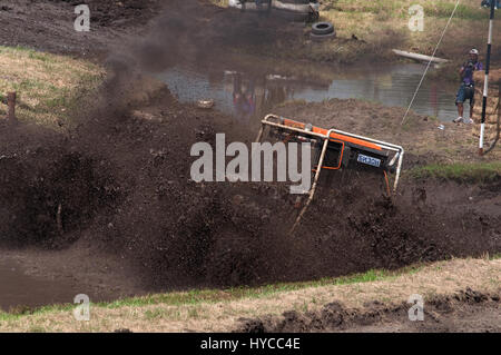Gare su terreni accidentati, ogni anno si tengono presso l'ex terreno di prova 'DSU-25', Rostov-on-Don, in Russia, in tempi diversi, auto, moto, auto- Foto Stock