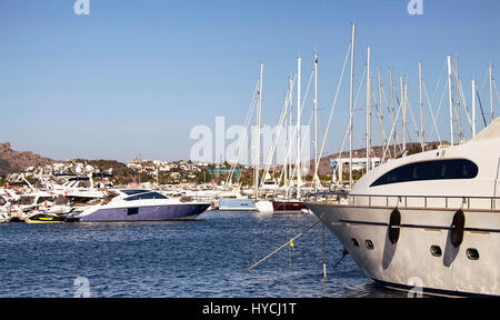 Yacht di lusso parcheggiate all aperto recentemente marina chiamato Palmarina a Yalikavak / Bodrum Foto Stock