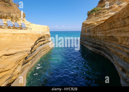 Canal d'Amour formazione di roccia, oceano costa, l'isola di Corfù, Grecia Foto Stock