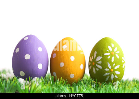 Grappolo di uova di pasqua in colori pastello di erba Foto Stock