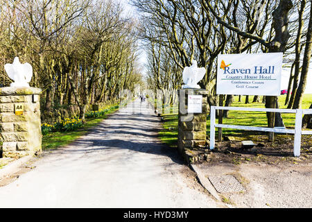 Raven Hall Country House Hotel & Golf situato in Ravenscar tra Whitby & Scarborough Raven Hall Hotel entrata segno Raven Hall Yorkshire Foto Stock