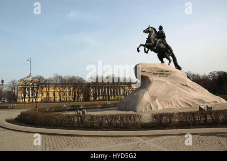Statua di Pietro il Grande - il Cavaliere di bronzo è una statua equestre di Pietro il Grande nella Piazza del Senato, Sankt-Peterburg, Russia Foto Stock