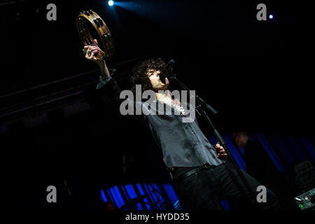 Milano, Italia. 03 apr, 2017. American pop cantante e cantautore LP, nome reale Laura Pergolizzi, sul palco durante il suo concerto a Alcatraz. Credito: Mairo Cinquetti/Pacific Press/Alamy Live News Foto Stock