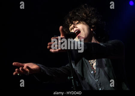 Milano, Italia. 03 apr, 2017. American pop cantante e cantautore LP, nome reale Laura Pergolizzi, sul palco durante il suo concerto a Alcatraz. Credito: Mairo Cinquetti/Pacific Press/Alamy Live News Foto Stock