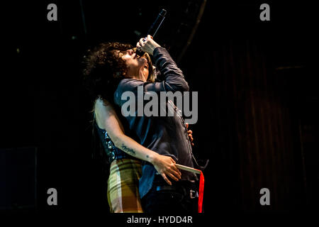 Milano, Italia. 03 apr, 2017. American pop cantante e cantautore LP, nome reale Laura Pergolizzi, sul palco durante il suo concerto a Alcatraz. Credito: Mairo Cinquetti/Pacific Press/Alamy Live News Foto Stock
