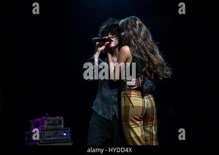 Milano, Italia. 03 apr, 2017. American pop cantante e cantautore LP, nome reale Laura Pergolizzi, sul palco durante il suo concerto a Alcatraz. Credito: Mairo Cinquetti/Pacific Press/Alamy Live News Foto Stock