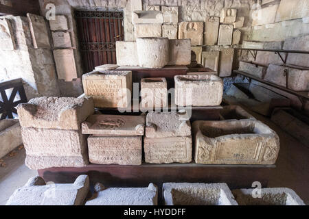 Selezione di stele e tombe nel Museo di Spalato Museo Archeologico, Split, Croazia Foto Stock