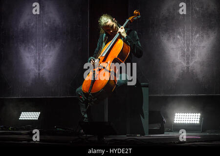 Band finlandesi Apocalyptica la riproduzione di canzoni Metallica live in concert hall Vatrosav Lisinski, Zagabria, Croazia sulla loro 2017 tour europeo Foto Stock