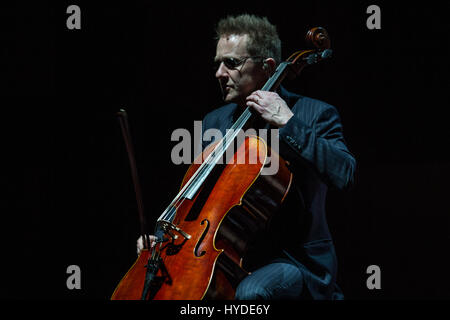 Band finlandesi Apocalyptica la riproduzione di canzoni Metallica live in concert hall Vatrosav Lisinski, Zagabria, Croazia sulla loro 2017 tour europeo Foto Stock