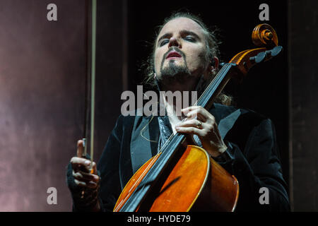 Band finlandesi Apocalyptica la riproduzione di canzoni Metallica live in concert hall Vatrosav Lisinski, Zagabria, Croazia sulla loro 2017 tour europeo Foto Stock