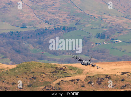 Il USAF MC130 J livello basso battenti in Galles Foto Stock