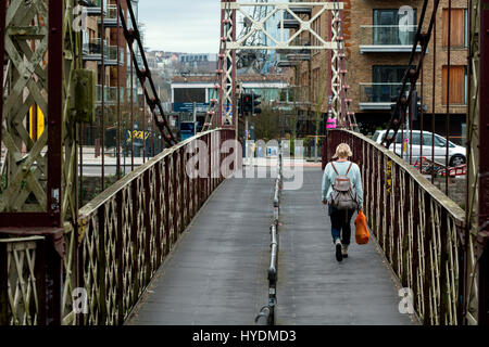 Prigione di passerella in traghetto sul Fiume Avon tra incoronazione Road e Cumberland Road, Bristol, Regno Unito Foto Stock