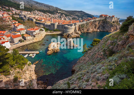 Dubrovnik, Croazia. Splendida e romantica città vecchia di Dubrovnik durante la giornata di sole. Foto Stock