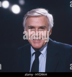 Deutscher Schauspieler und Entertainer Joachim Fuchsberger, Deutschland 1980er Jahre. Attore tedesco e animatore Joachim Fuchsberger, Germania degli anni ottanta. Foto Stock