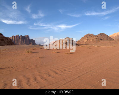 Wadi Rum desert in jordania, ubicazione posto sono stati girati film come indiana jones, Laurence di arabia O PIANETA ROSSO Foto Stock