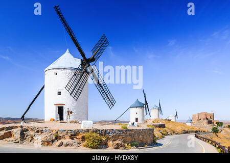 Consuegra, Spagna. Mulini a vento di Don Chisciotte in provincia di Toledo. Foto Stock