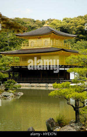 Kinkakuji o rokuon-ji. golden pavillion tempio. kyoto. Giappone Foto Stock