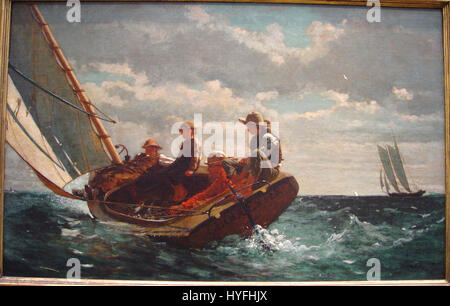 "Breezing Up" è un dipinto iconico di Winslow Homer, creato nel 1876. Raffigura un gruppo di pescatori che navigano su una piccola barca in una giornata ventosa, catturando il movimento e l'energia del mare. Foto Stock