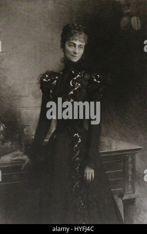 Il ritratto di "Son Altesse Royale la Duchesse d'Alencon" di aime Morot cattura l'eleganza e la grazia della duchessa nell'abbigliamento reale del XIX secolo. Foto Stock