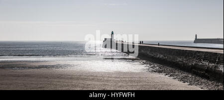 Panoramica sul piccolo molo di Les Sables d'Olonne in Francia Foto Stock