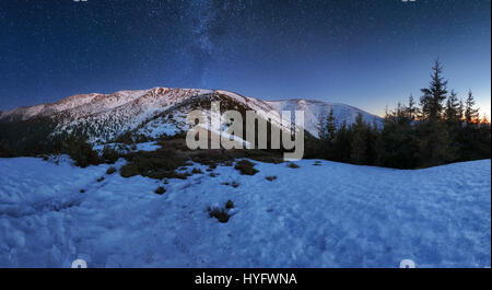 Notte panorama di montagna nella Repubblica slovacca, Bassi Tatra Foto Stock