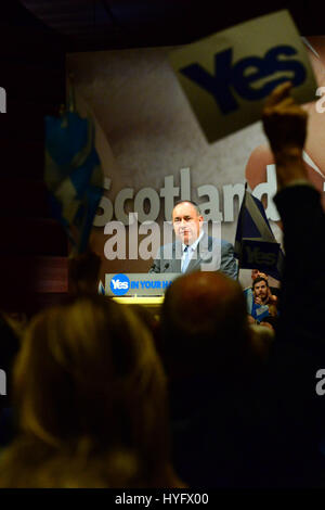 Del primo ministro di Scozia Alex Salmond risolve un sì Scozia campaign rally in Perth, meno di dodici ore prima di iniziare il polling nelle Scottish referendum di indipendenza Foto Stock