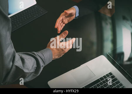 Business Meeting di partenariato concetto.photo businessmans handshake. Gli imprenditori di successo lo handshaking dopo la trattativa perfetta Foto Stock