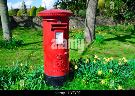 Red English Letter or box, West Wittering, Nr. Chichester, West Sussex, Inghilterra, Regno Unito Foto Stock