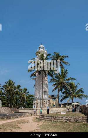 Sri Lanka, la città portuale di Galle. Faro di Galle aka Pointe de Galle Luce, situato all'interno delle mura del Forte di Galle. Sri Lanka più antica stazione di luce da Foto Stock