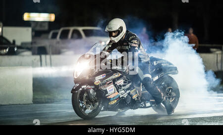 Hayabusa fa un smokey burnout Foto Stock