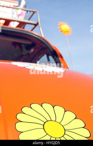 Vintage auto hippy pronto per un viaggio su strada Foto Stock