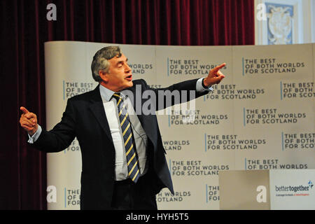 Ex primo ministro Gordon Brown parlando a un insieme è meglio evento in Dundee per contrassegnare l'inizio del voto postale in scozzese referendum di indipendenza Foto Stock