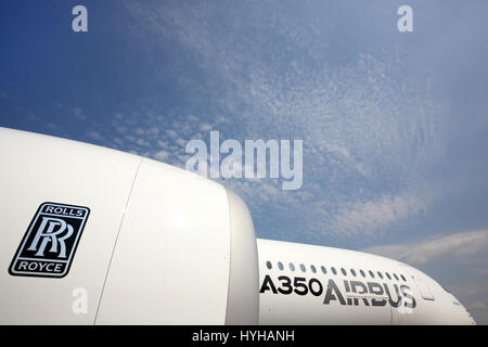 SHEREMETYEVO, Moscow Region, Russia - 3 giugno 2014: Airbus A350 in piedi presso l'aeroporto internazionale di Sheremetyevo. Foto Stock