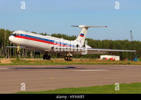 CHKALOVSKY, Moscow Region, Russia - Luglio 18, 2013: Ilyushin IL-62M RA-86539 di russo Air Force in atterraggio a Chkalovsky. Foto Stock