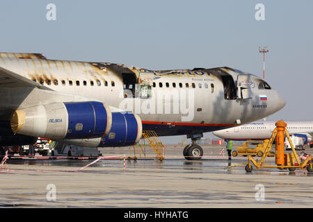 SHEREMETYEVO, Moscow Region, Russia - 3 giugno 2014: Aeroflot Ilyushin IL-96-300 preso fuoco mentre in piedi presso l'aeroporto internazionale di Sheremetyevo. Foto Stock