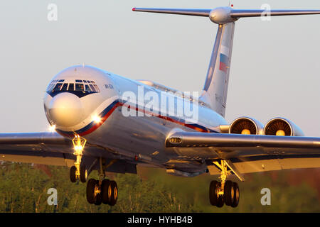 CHKALOVSKY, Moscow Region, Russia - Luglio 18, 2013: Ilyushin IL-62M RA-86572 di russo Air Force in atterraggio a Chkalovsky. Foto Stock