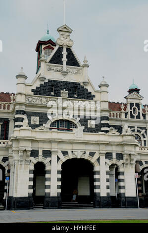 Stazione di Dunedin sull'Isola Sud della Nuova Zelanda è stato inaugurato nel 1906 ed è costruito con materiali da lontano come il Regno Unito e la Francia. Foto Stock