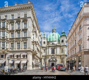 Austria, Vienna, 1. Bezirk, vista di Peterskirche (St. Pietro Chiesa) visto dal Graben zona pedonale Foto Stock