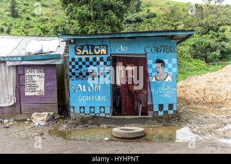 Tipico parrucchiere nel Nord Kivu, NELLA REPUBBLICA DEMOCRATICA DEL CONGO Foto Stock