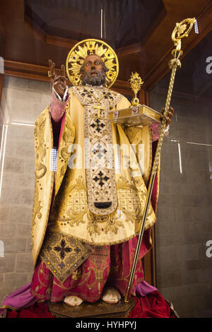 San Nicola statua, Basilica di San Nicola di Bari, Puglia, Italia, Europa Foto Stock